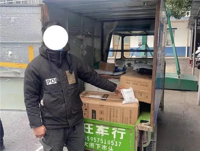 最新快遞員偷快遞現(xiàn)象，原因解析與應(yīng)對(duì)策略