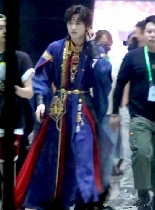 王牌最新路透照揭秘，小巷深處的獨(dú)特風(fēng)情